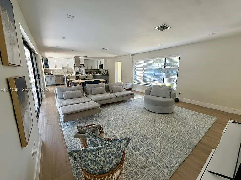 151 SE 6th Ct — Photo 12