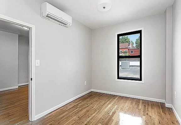 4th image of 730 Manhattan Ave #1A