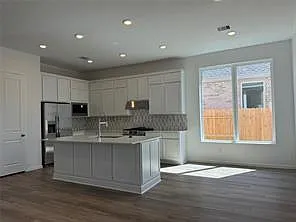 3 bed, 2.0 bath, 1830 sqft, $2,300 — Photo 4