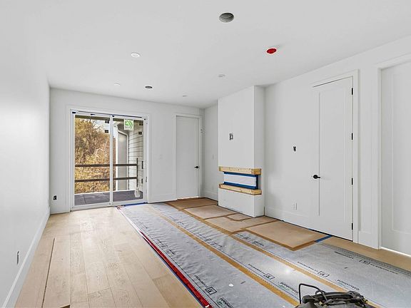 5th image of 1434 Brooke St #2