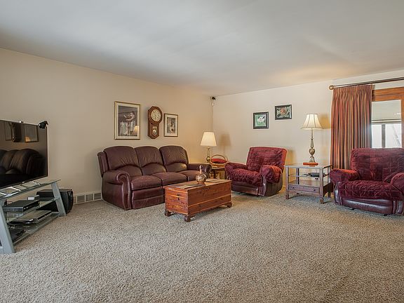 3rd image of 5 W Leslie Ln