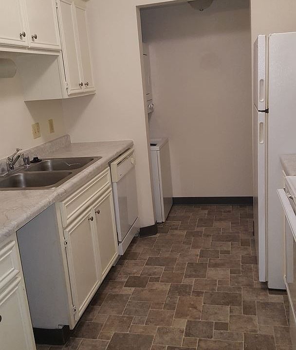 2nd image of 1071 Regent Rd Unit 705