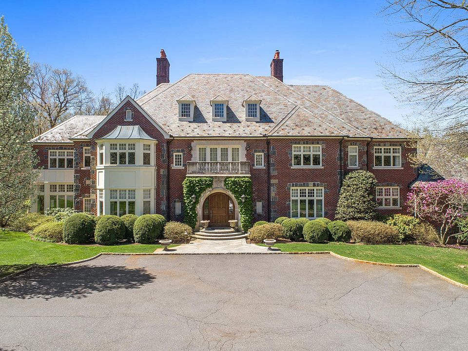 1st image of 3 Cowdray Park Dr