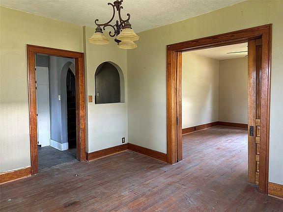 2nd image of 109 N Pine St