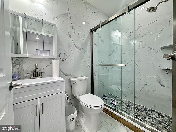 5th image of 3825 Lancaster Ave #B