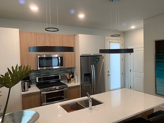 4th image of 6117 S University Ave #6