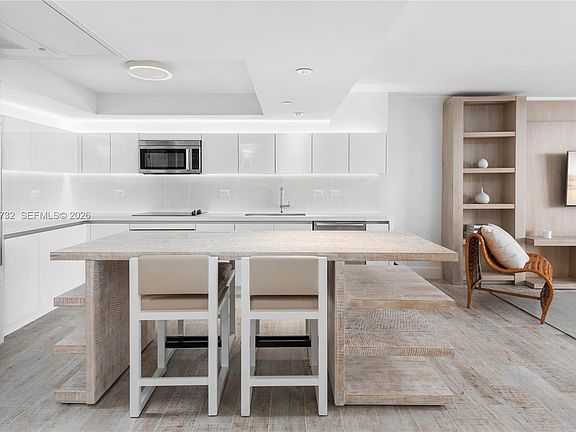 5th image of 102 24th St APT 1531