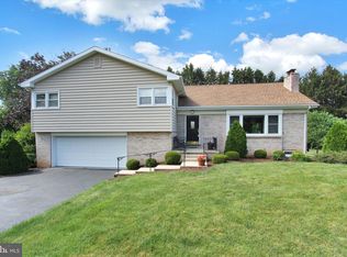 211 Lynbrook Dr N, York, PA 17402