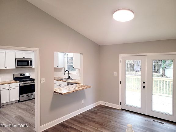 3rd image of 7615 Windwood Dr
