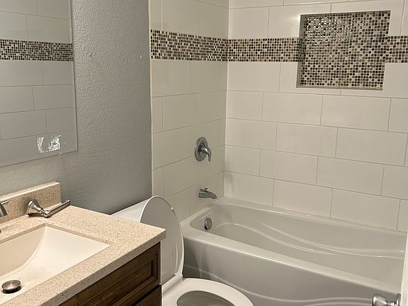 5th image of 4072 Market St NE #6