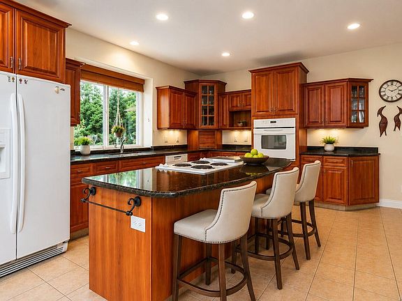 5th image of 6797 Hampton Pl