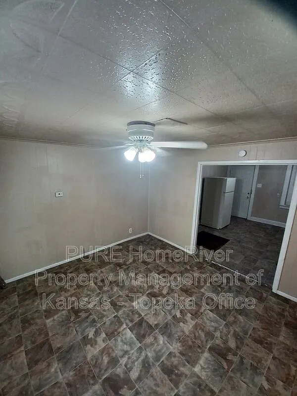 2 bed, 1.0 bath, 676 sqft, $875 — Photo 2