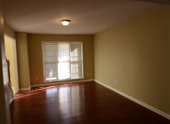 3rd image of 1410 Carlysle Park Dr