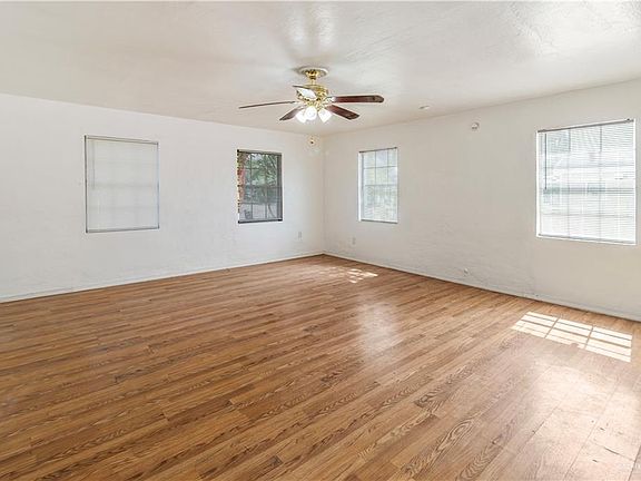 4th image of 130 Forest Ave
