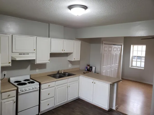 909 W 3rd St APT 1, Davenport, IA 52802