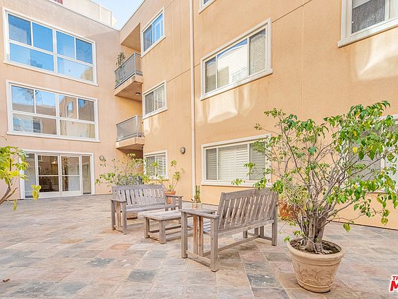 5th image of 937 12th St APT 108