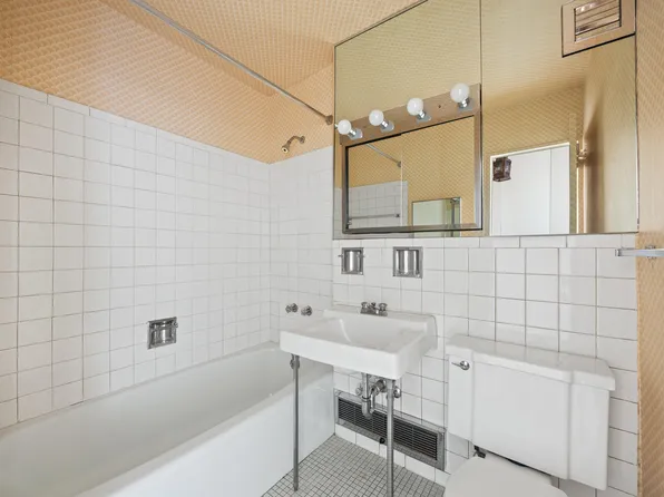 360 East 72nd Street image 11 of 21