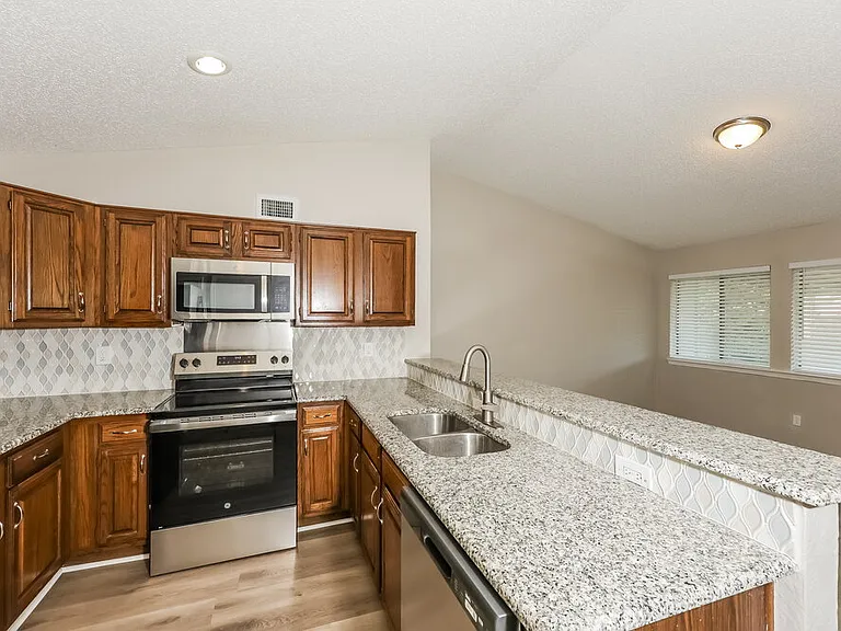 4008 Shackelford Dr — Photo 8