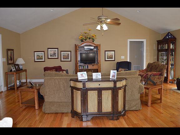 5th image of 112 Woodland Dr