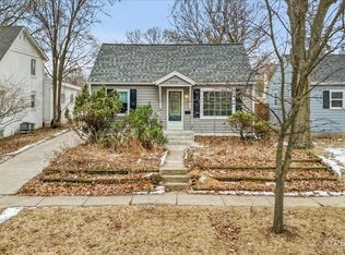 1034 W New York St, Aurora, IL 60506