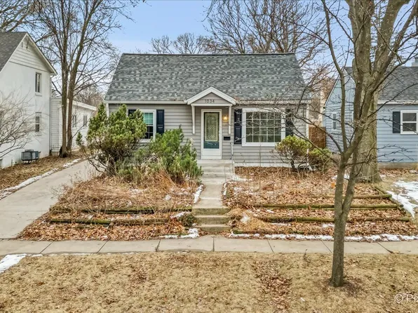 1034 W New York St, Aurora, IL 60506