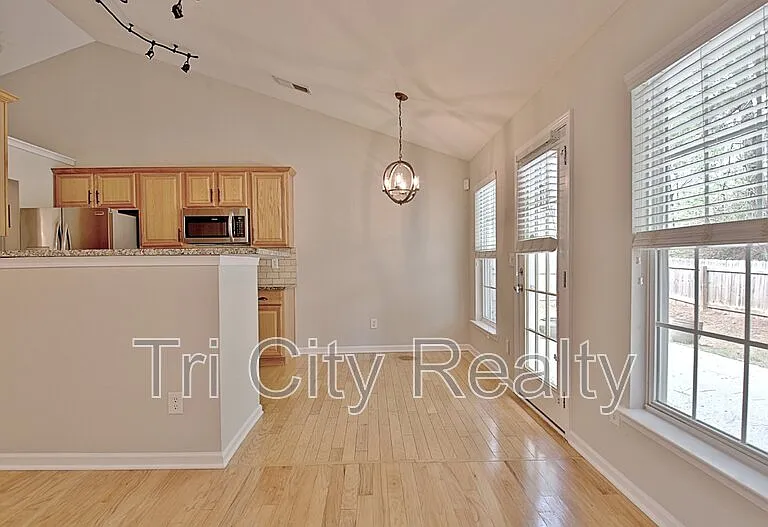 341 Hunterian Pl — Photo 15