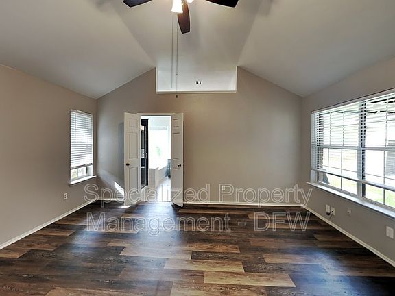 5th image of 633 Beatty Dr