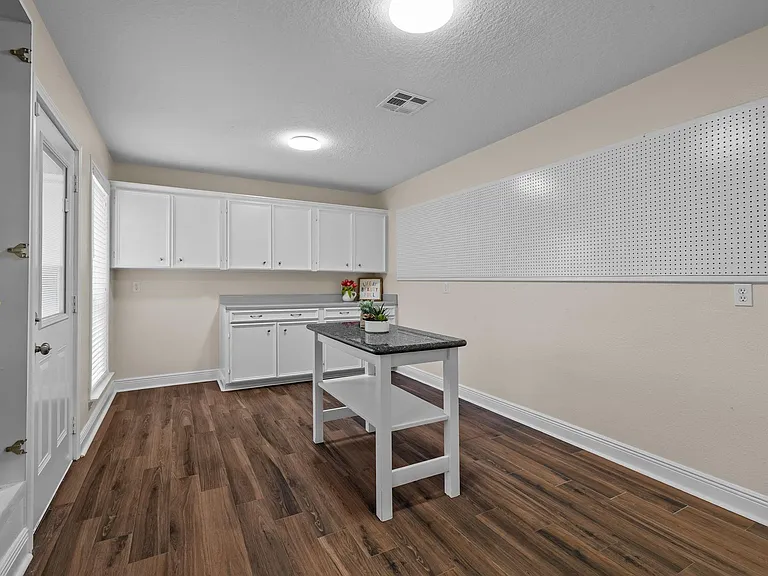 1400 Oak Hollow Dr — Photo 21