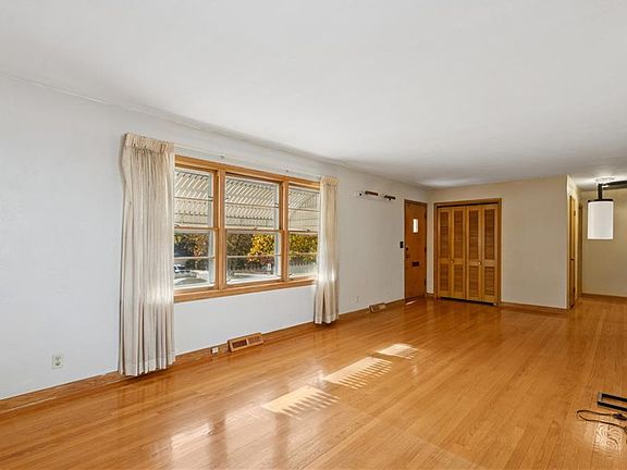 5th image of 8902 E 52nd St