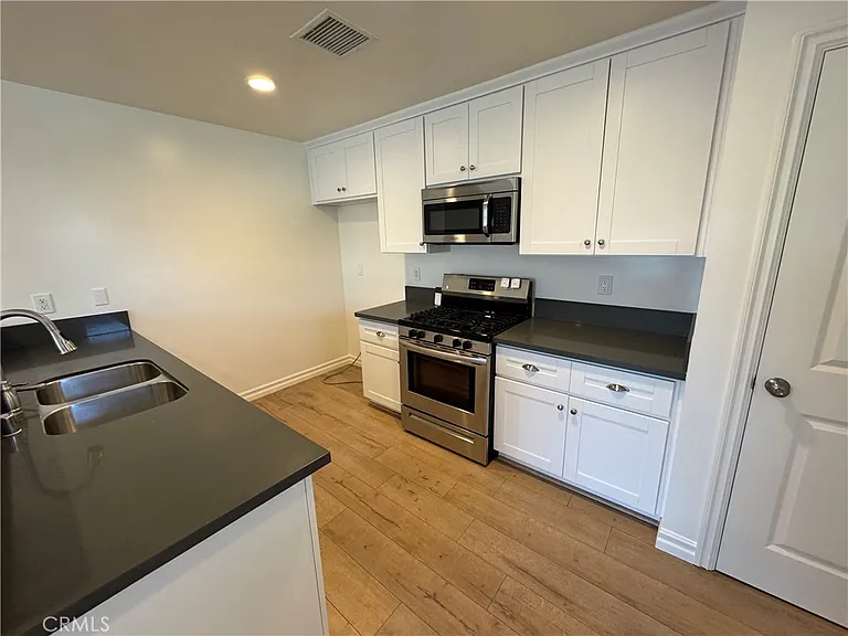 2306 N Catalina St — Photo 8