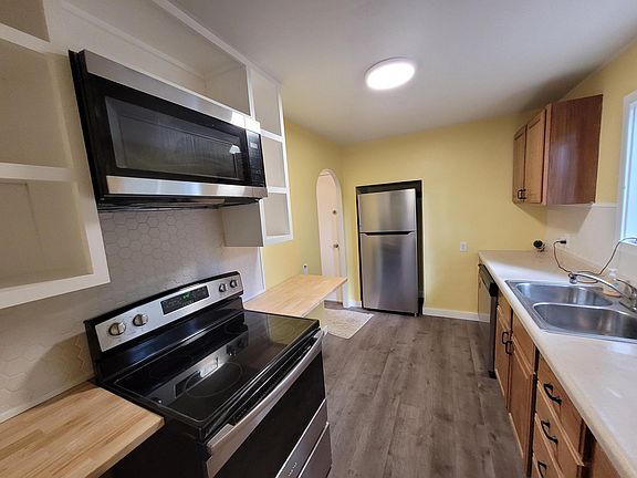 3rd image of 3806 Valley Dr