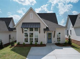1067 Woodland Cir, Opelika, AL 36801