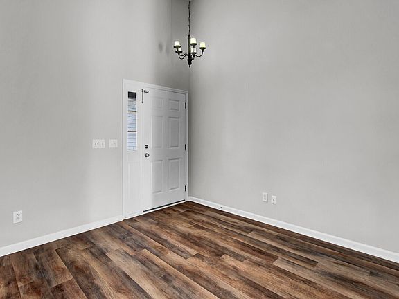 4th image of 18 Regency Oaks Dr