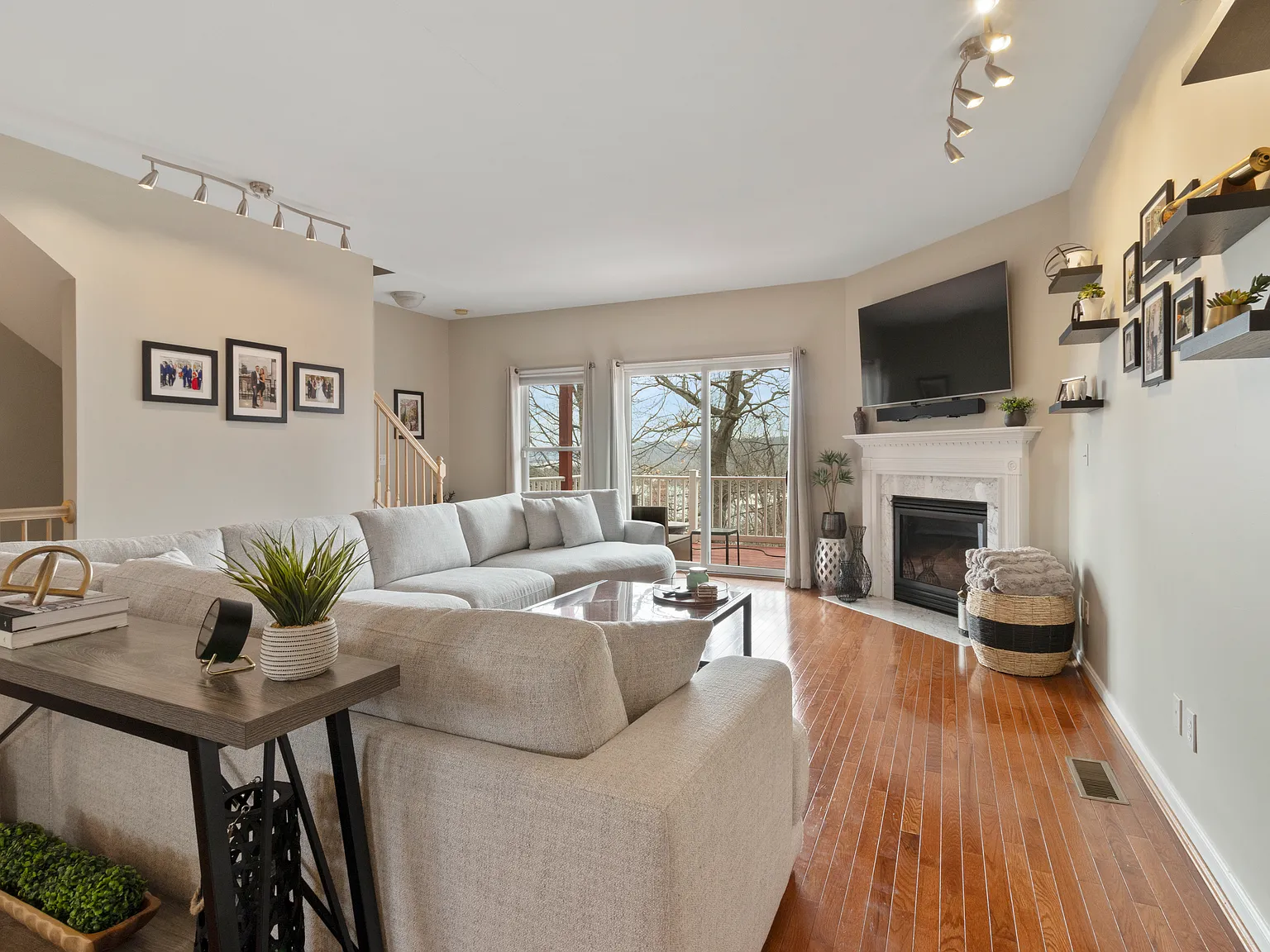 2 bed, 1600 sqft, $2,600 — Photo 4