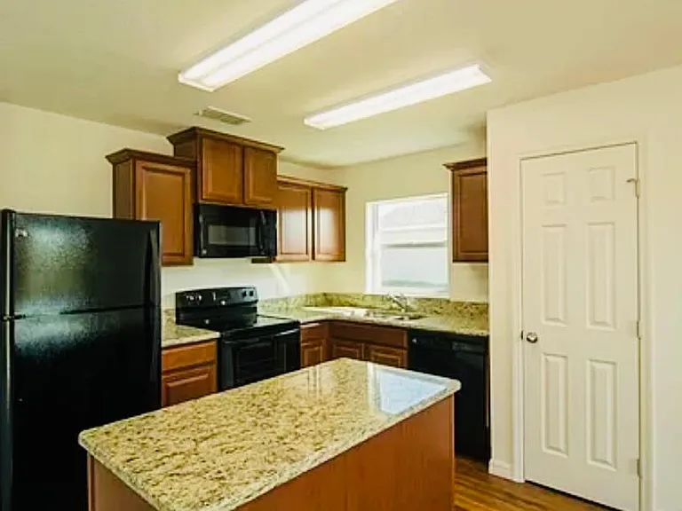 890 Woodlark Dr — Photo 11
