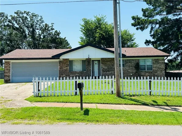 1301 9th St, Barling, AR 72923