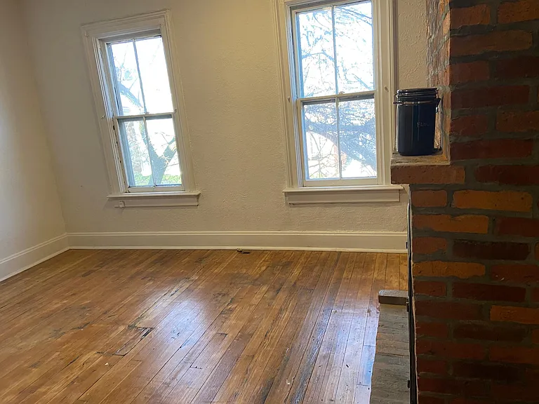 221 1/2 E Sycamore St #221-1/2 — Photo 8