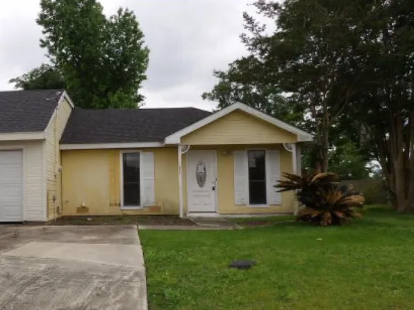 452 Sandspoint Dr, Sulphur, LA 70663