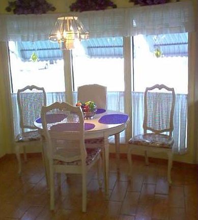 Front EIK dinignroom set