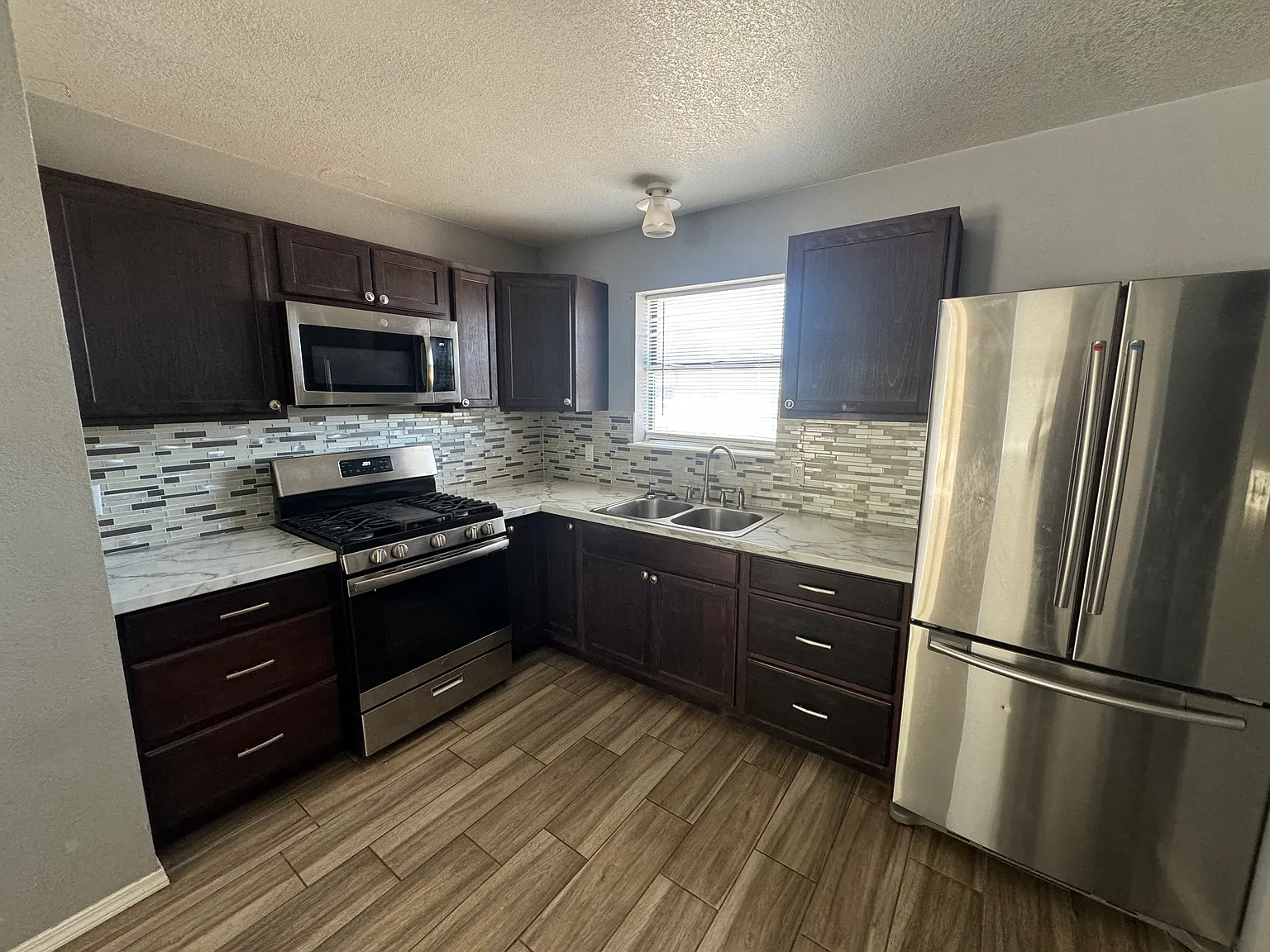 3 bed, 1192 sqft, $1,600 — Photo 2