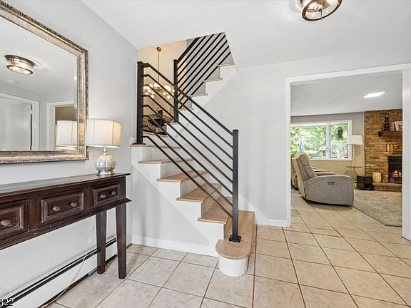 2nd image of 11 Surrey Ln