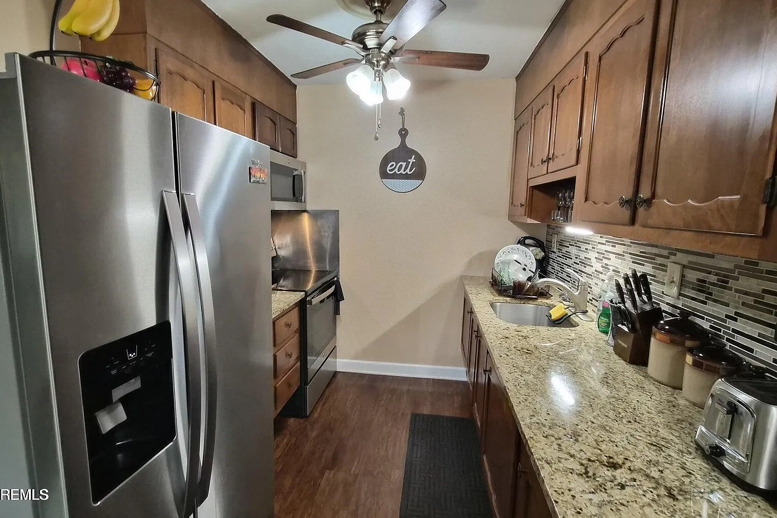 2 bed, 858 sqft, $1,900 — Photo 1