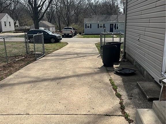 5th image of 6156 Sloan Ave