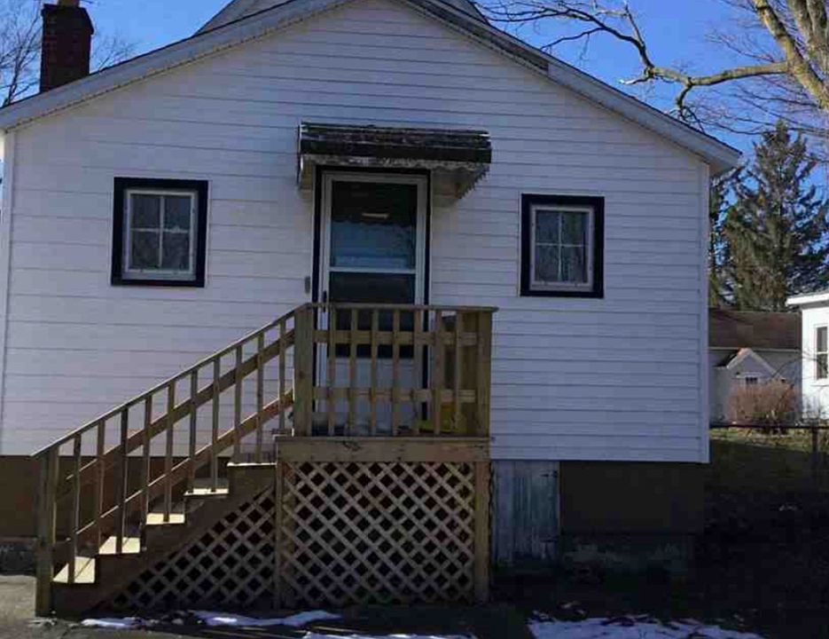 2nd image of 8064 Maple St