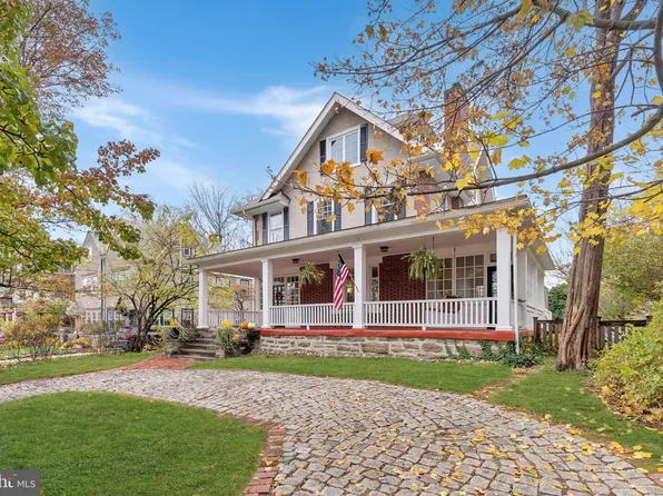 7725 Ardleigh St, Philadelphia, PA 19118