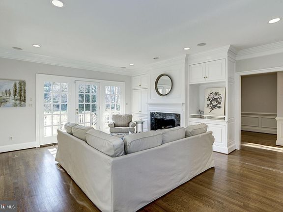 5th image of 3818 N Randolph Ct