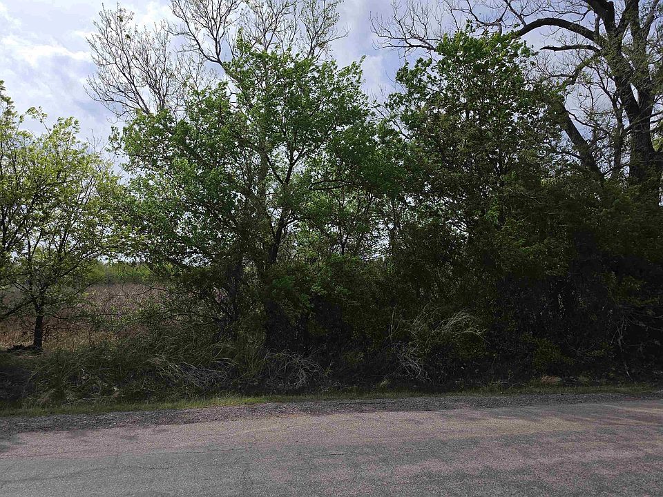 2nd image of 136 Cottonwood Rd