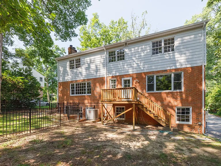 2401 Scarsborough Dr — Photo 50