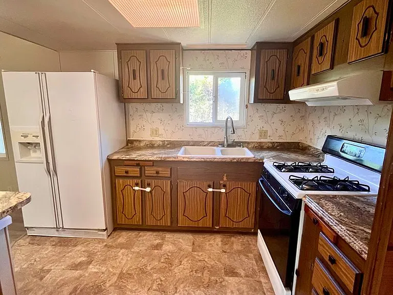 2072 2nd Ave — Photo 4