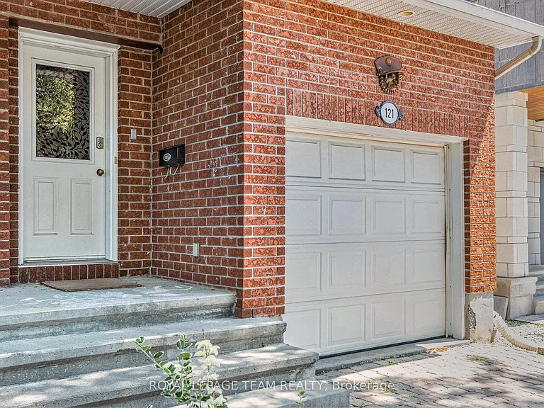 121 Drummond St — Photo 3